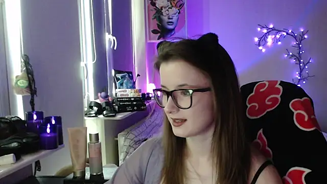 LunaXcherry online show from May 7, 4:32 pm