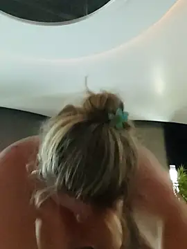 Julia2027 online show from March 10, 3:16 pm