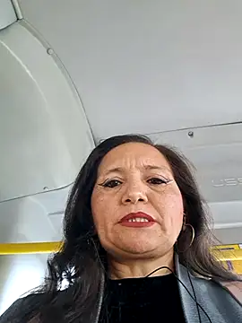 Alexamontiel  online show from April 30, 1:16 pm