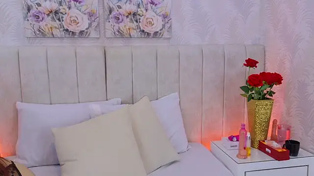 SaraLugo online show from July 31, 9:05 pm