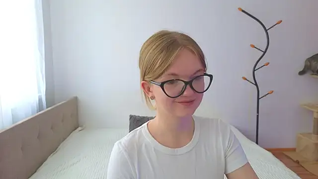 StellaBunny online show from June 5, 4:38 am