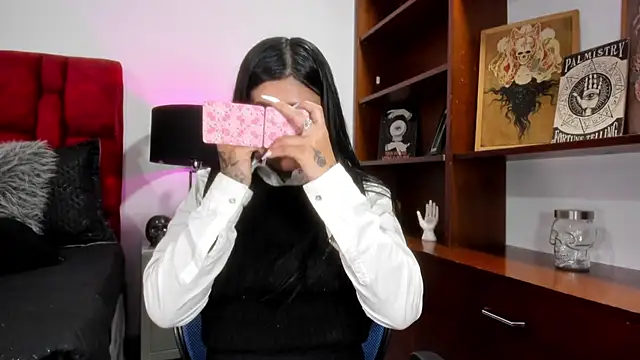 LuciadelaVega online show from March 12, 7:05 pm