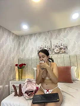 Brisa Silva online show from July 6, 11:48 am