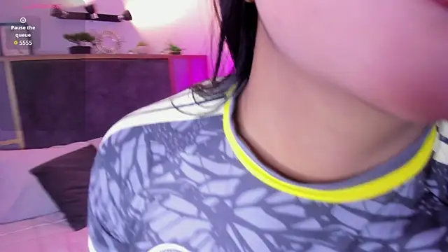 Lola 12  online show from July 7, 1:47 pm