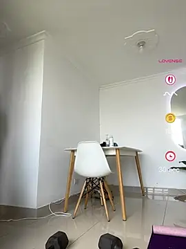 sara-jules online show from June 10, 4:16 pm
