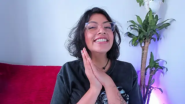 sara-jules online show from March 13, 12:17 pm