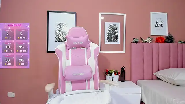 iris cuteface online show from July 15, 8:02 pm