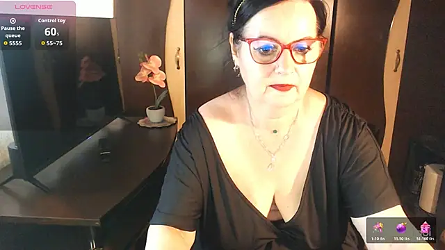exiMIlf online show from June 18, 2:55 pm