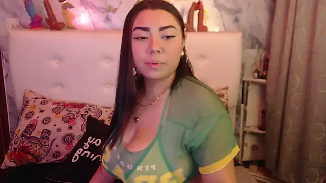 Nicolelewllss online show from March 10, 10:19 am