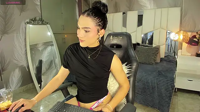 Veronica hottie online show from April 16, 12:11 am