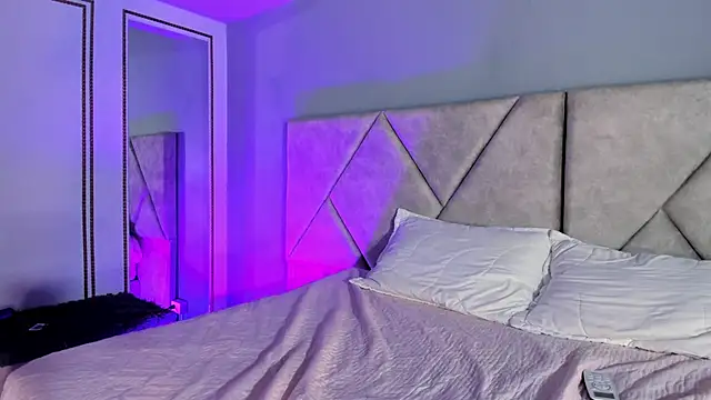 KaattyDoll online show from February 21, 8:20 pm