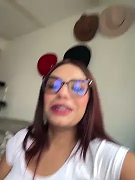 TiffanySander online show from April 29, 8:25 pm