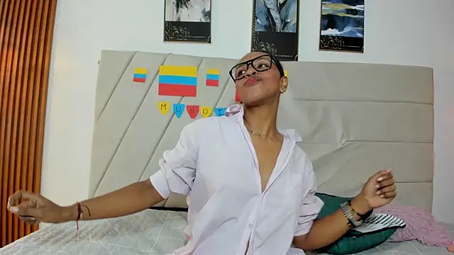 samaraa smith1 online show from July 9, 12:40 pm