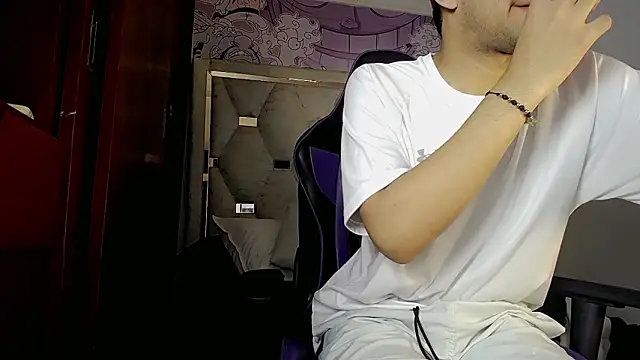 Top and bottom online show from March 6, 8:15 pm