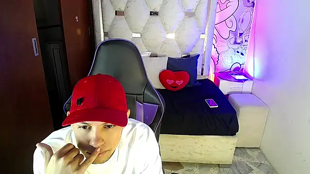 Top and bottom online show from March 7, 8:27 pm