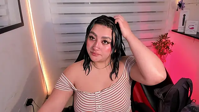 Emily Jonesh online show from July 14, 12:32 pm