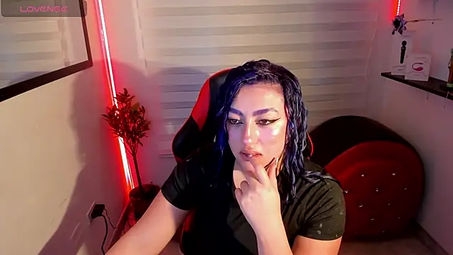 Emily Jonesh online show from May 4, 12:09 pm