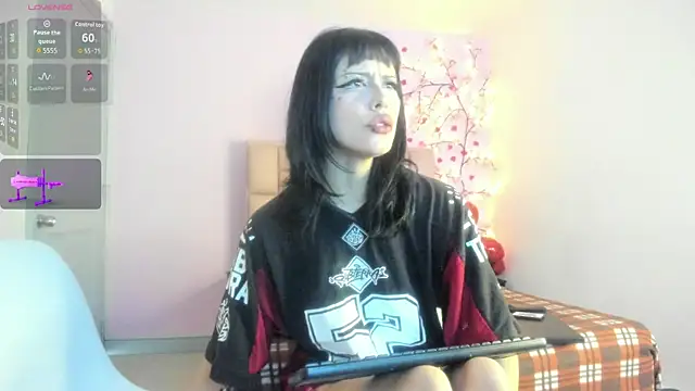emma cg online show from June 5, 7:20 pm