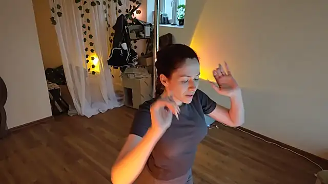 Kamila Moore  online show from March 19, 2:54 pm