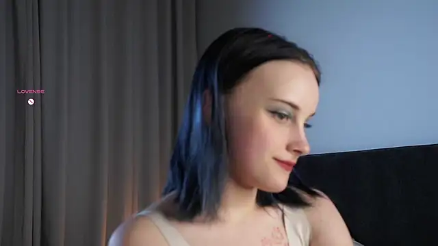 KirstinMcgeady online show from June 8, 1:45 pm