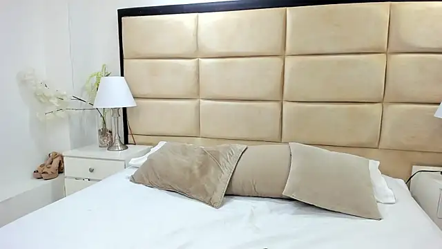 HollyOlson online show from June 18, 2:22 pm