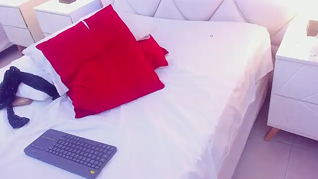 HollyOlson online show from July 4, 3:52 pm