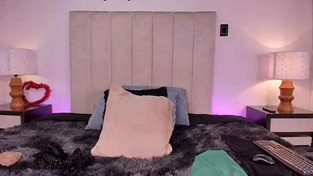 MissMilf  online show from August 3, 7:52 pm