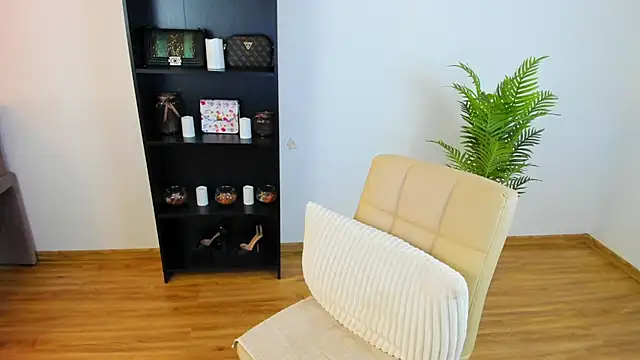 khloe starrr online show from August 3, 3:39 pm