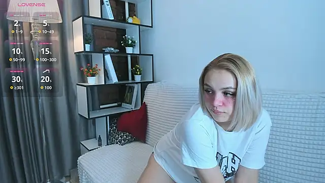 VelvetVoltage online show from March 13, 9:27 pm