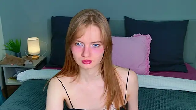 ElfieWhite online show from May 4, 4:22 pm