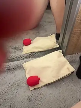 Lynamsb online show from April 17, 3:14 pm