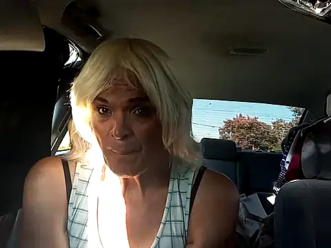 dustbunny64 online show from June 20, 1:42 am
