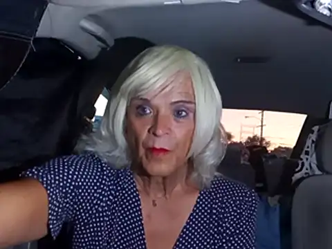 dustbunny64 online show from August 2, 3:09 am