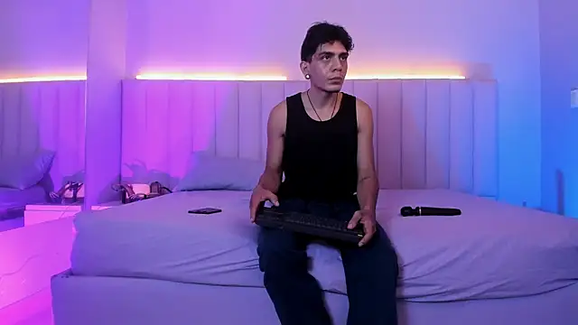 abrilandjulian online show from June 24, 12:26 pm