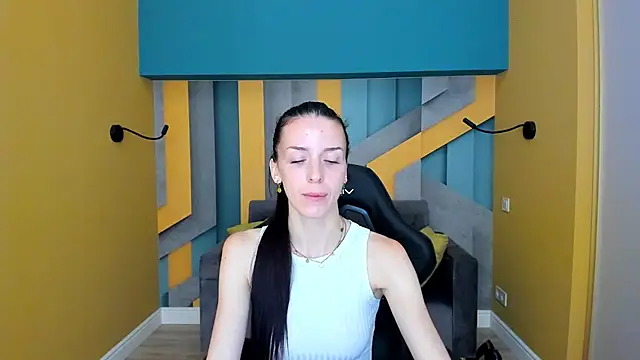 NoirDiva online show from July 23, 5:48 am