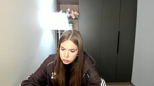 TishShazier online show from February 15, 9:19 am