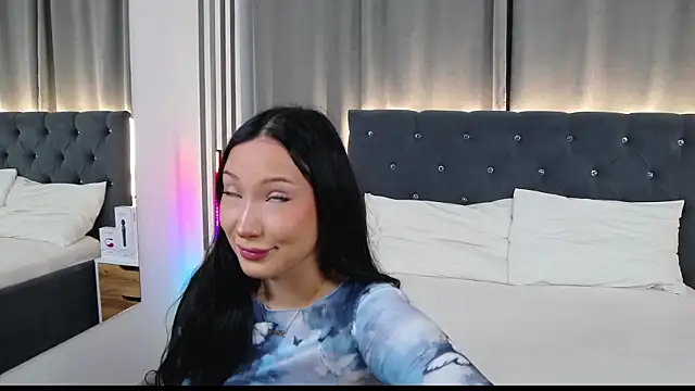 VikkyVonn online show from July 16, 11:15 am