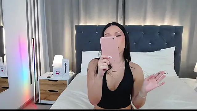 VikkyVonn online show from July 17, 11:25 am