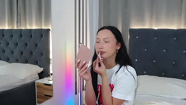 VikkyVonn online show from June 30, 11:10 am