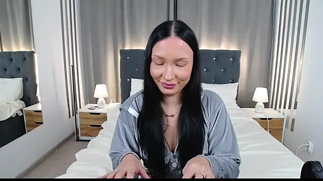 VikkyVonn online show from July 18, 11:35 am
