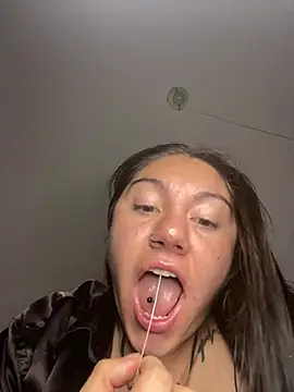 ZoE-sweettt online show from May 27, 4:42 am