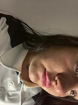 ZoE-sweettt online show from May 12, 1:25 am