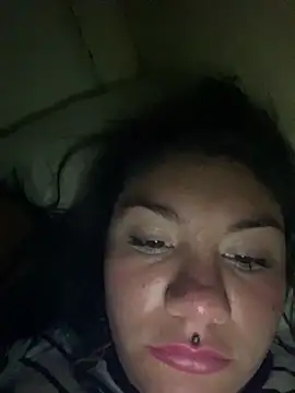 ZoE-sweettt online show from April 21, 7:59 am