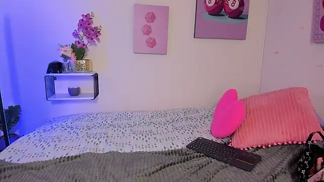 NaeniaDemon  online show from March 6, 4:07 am