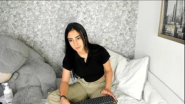 Anika H online show from May 2, 1:03 pm
