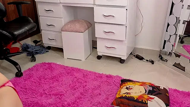 Mis Cersi online show from July 8, 9:39 pm