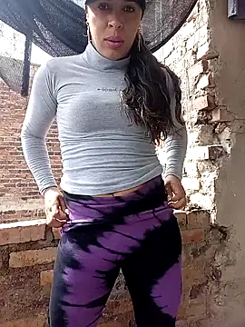 kiki milu online show from April 28, 2:21 pm