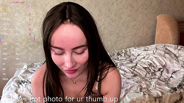 ToriHellberg online show from March 13, 9:32 am