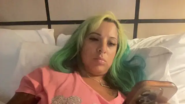 spanishxbarbiie online show from March 29, 4:44 am