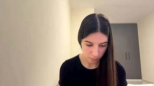 NiaWelchel online show from March 7, 12:12 pm